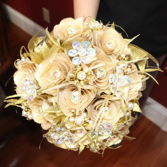 QUINCEANERA DRESS (PLUS DOLL, BOUQUET,  PHOTO ALBUM, HAIR PIN) - Picture 8 of 13